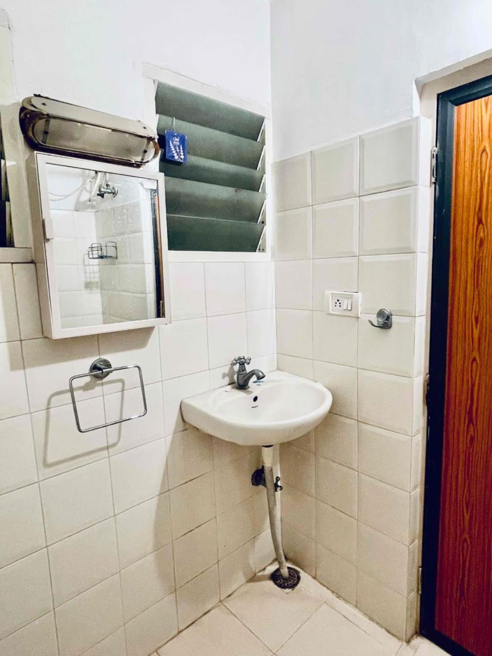 Shanthi Home Stay Puttaparthi Zewnętrze zdjęcie